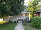 124 N Madison St Woodstock, IL -