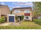 Eastwell Close, Paddock Wood TN12 4 bed detached house for sale -