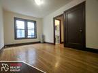 Charming, affordable, bright studio in Logan Square (3302 W Schubert)!