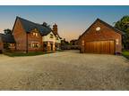 5 bedroom detached house for sale in Spacious Holmes Chapel family home on the