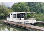 2005 Tracker Sun Tracker Party Cruiser 32