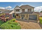 5 bedroom detached house for sale in The Avenue, Horsforth, LS18