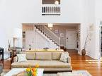 257 W 86th St #13A