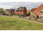 Four bedroom detached character home in Rusthall 4 bed detached house to rent -