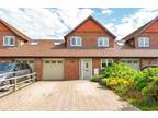 4 bedroom terraced house for sale in Street End, North Baddesley, Southampton