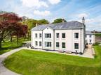 Carne Beach: 1.5 miles. Truro: 11 Miles. 8 bed detached house for sale -