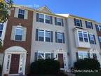4 Bed / 3.5 Bath Townhouse (Available 10/1.