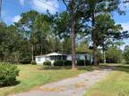 Valdosta, This property is a 3 bed 2 bath mobile home that