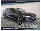 2021 Volvo V60 Cross Country T5 MOMENTUM