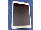 32gb iPad Air (White) 32gb 6th Gen iPad (Gray)