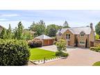 4 bedroom detached house for sale in Gordon Road, Little Paxton PE19