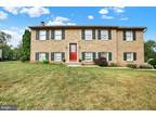 165 Country Drive, Denver, PA 17517