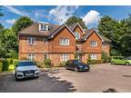 2 bedroom flat for sale in Highdown Close, Banstead, SM7