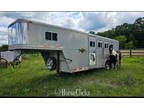 4 horse gooseneck aluminum trailer with large tack area and Queen size bed in