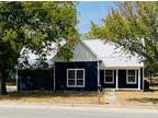 904 W Live Oak St Jacksboro, TX 76458 - Home For Rent
