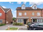 4 bedroom town house to rent in Moy Green Drive, Horley RH6 - 35792915 on