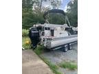 2011 Avalon 24ft pontoon boat