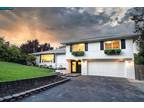 2 Stanton Ct, Orinda, CA 94563