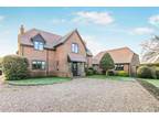 5 bedroom detached house for sale in Quiet turning off Ongar Road