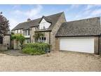 4 bedroom detached house for sale in Shepherds Close, Weston-On-The-Green