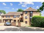 Perry Mead, Enfield, EN2 2 bed apartment for sale -