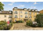 2 bed flat for sale in High Street, TW12, Hampton