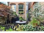 2 bedroom flat for sale in Richmond Terrace, Brighton, East Susinteraction