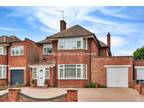 4 bedroom detached house for sale in Lonsdale Drive, Enfield - 35399979 on