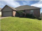 405 Ridgewood Dr. Benton AR 72015 - Large 4br 2ba with privacy fenced back yard