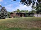 2921 Lakeshore Dr