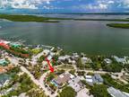 1050 BAY ESPLANADE, CLEARWATER BEACH, FL 33767 Single Family Residence For Sale