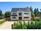 6 bedroom detached house for sale in New Road, Aston Clinton, Buckinghamshire