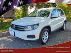 2012 Volkswagen Tiguan SE 4Motion AWD 4dr SUV w/ Sunroof and Navigation