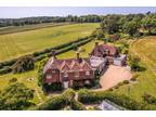 6 bedroom detached house for sale in Birchetts Green, Wadhurst