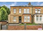 3 bed flat for sale in Green Lanes, N21, London