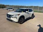 2023 Nissan Rogue White, 907 miles