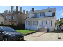 134 Beaumont St, Brooklyn, New York 11235- ***OPEN HOUSE 4/14/24 1-3 pm********