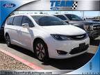 2017 Chrysler Pacifica White, 79K miles