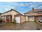 3 bedroom semi-detached house for sale in Squirrels Heath Lane, Ardleigh Green