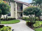 Fort Myers, This 2 bedroom/ 1 bath condo in the Club at