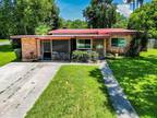 916 Perkins St, Leesburg, FL 34748