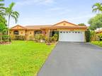 15843 Stonetower St, Davie, FL 33331