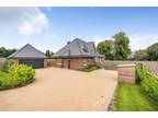 4 bedroom detached house for sale in Crookham Common, Thatcham