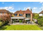 4 bedroom detached house for sale in Chart Way, Reigate, RH2