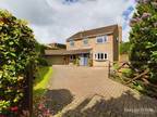 4 bedroom detached house for sale in Pond Approach, Holmer Green, HP15