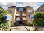 2 bedroom flat for sale in Crescent Road, London, N8