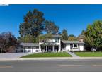 1290 Larch Ave, Moraga, CA 94556