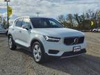 2020 Volvo XC40 T4 Momentum