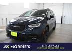 2023 Chrysler Pacifica Blue, new