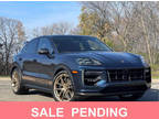 2024 Porsche Cayenne Blue, 435 miles